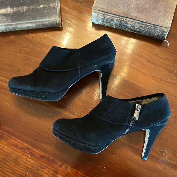 Adrienne Vittadini Polenta black vegan bootie - Picture 4 of 8